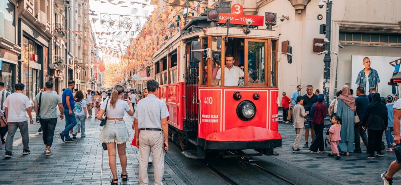 istiklal street istanbul - from taksim square to galata tower