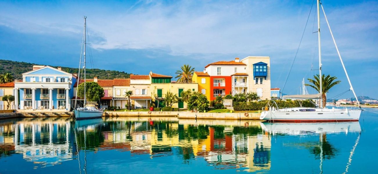 alacati houses and mansions