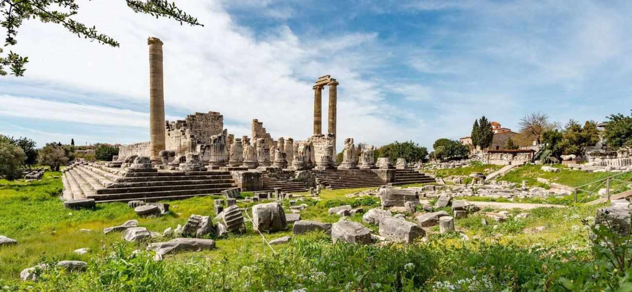 didim travel guide turkey - temple of apollo